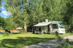 Camping de la Forêt - Stellplatz auf der Wiese