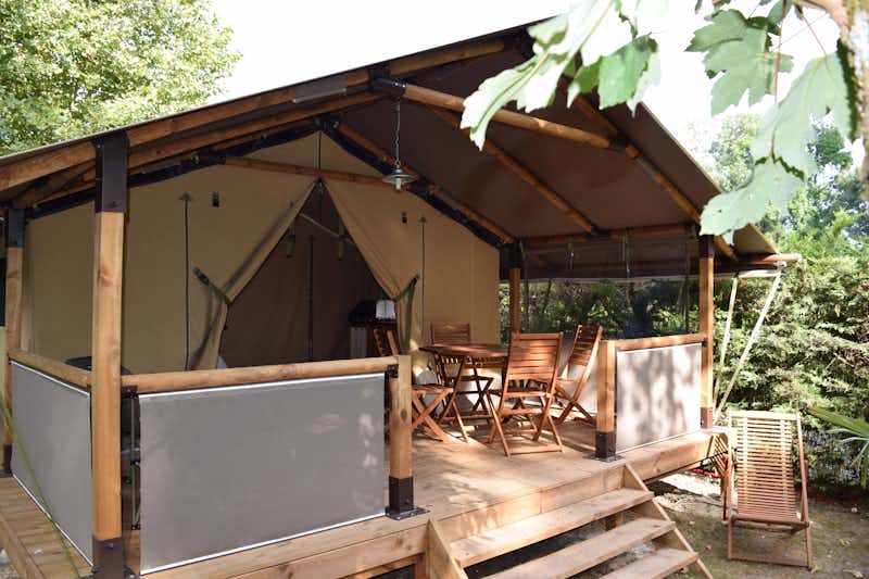 Camping de la Gères - Glamping Safarizelt mit überdachter Veranda