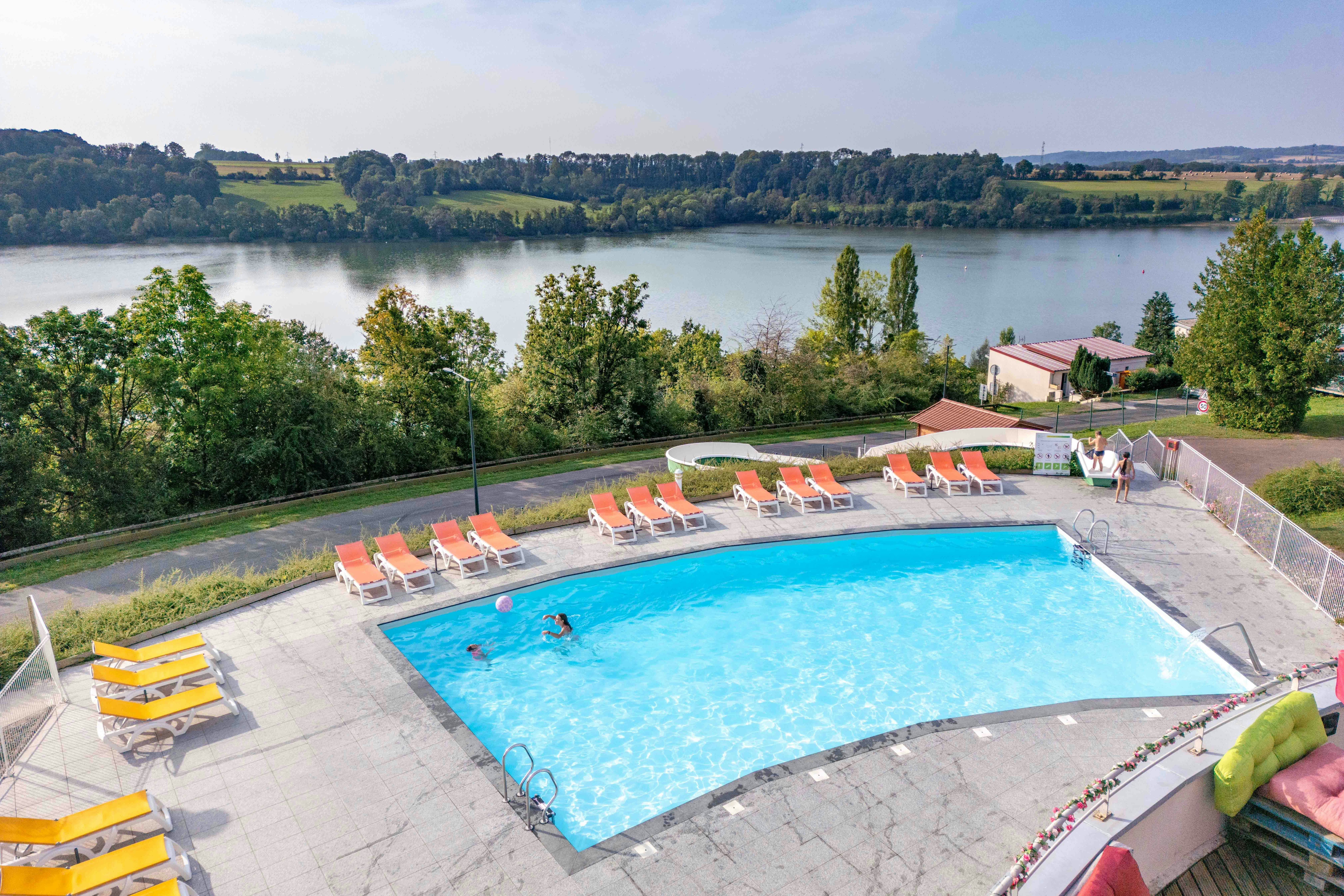 Camping de la Liez - Pool am Fluss