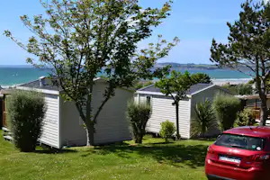 Camping de la Mer d'Iroise - Mobilheime vom Campingplatz mit Blick auf den Atlantik