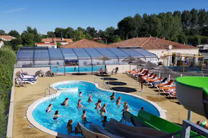Camping de La Motte - Wassergymnastik Kurs im Pool auf dem Campingplatz