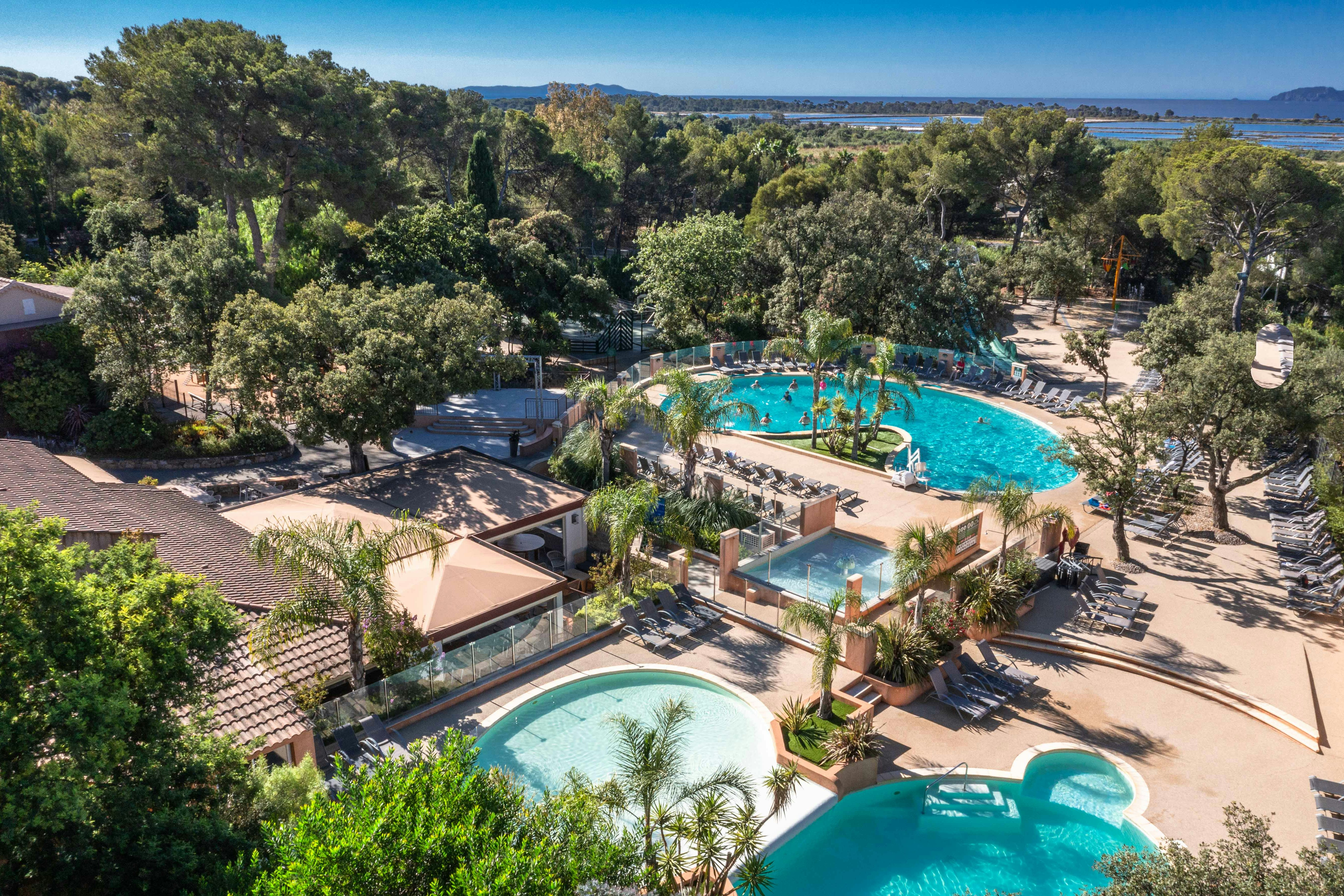 Camping de La Pascalinette - Freibadlandschaft auf dem Campingplatz