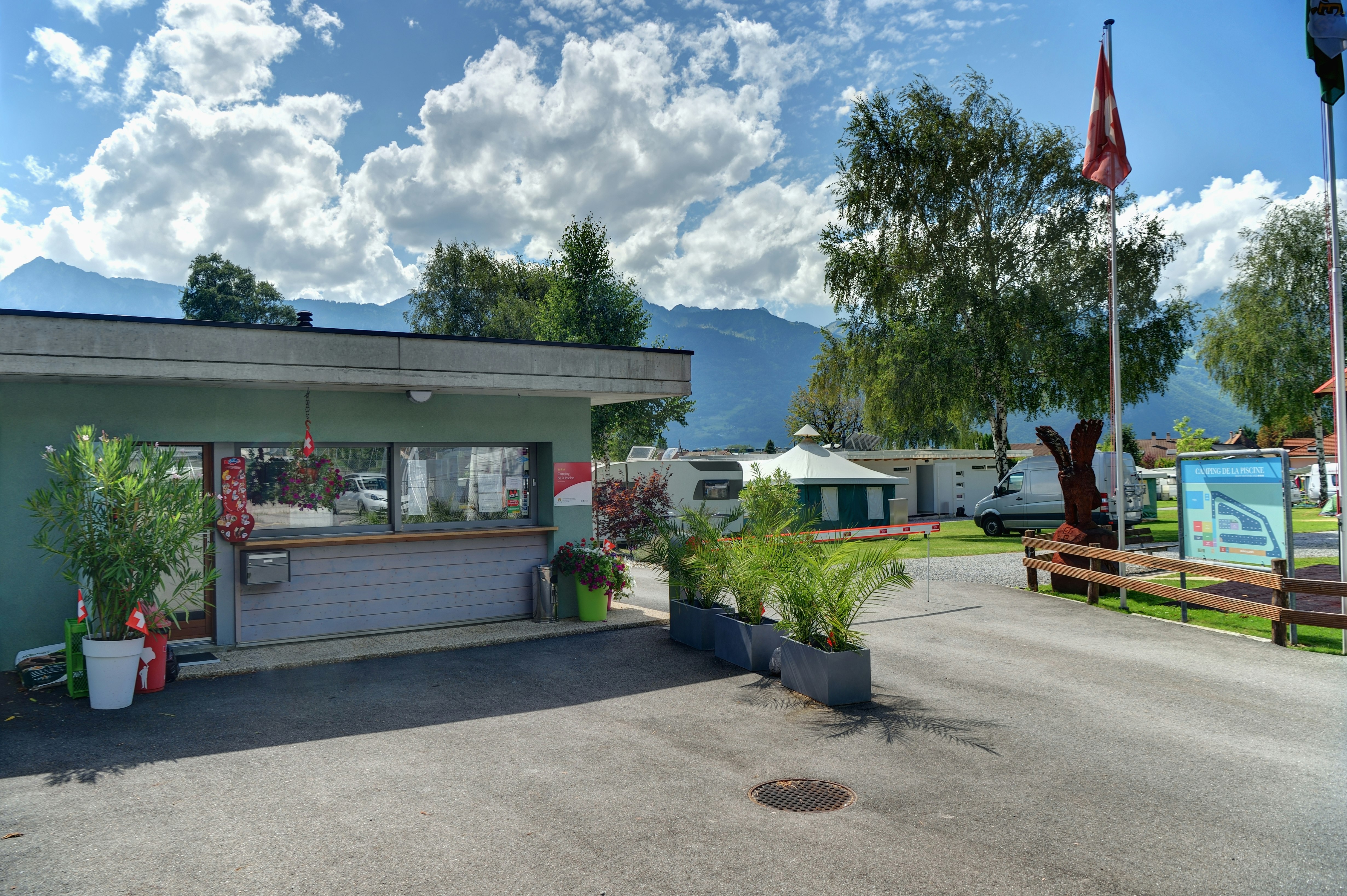 Camping De la Piscine - Eingang zum Campingplatz