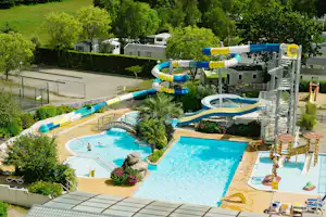 Camping de la Piscine - Freibad mit Rutschen auf dem Campingplatz
