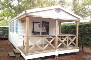 Camping de la Plage - Mobilheim mit Terrasse auf dem Campingplatz