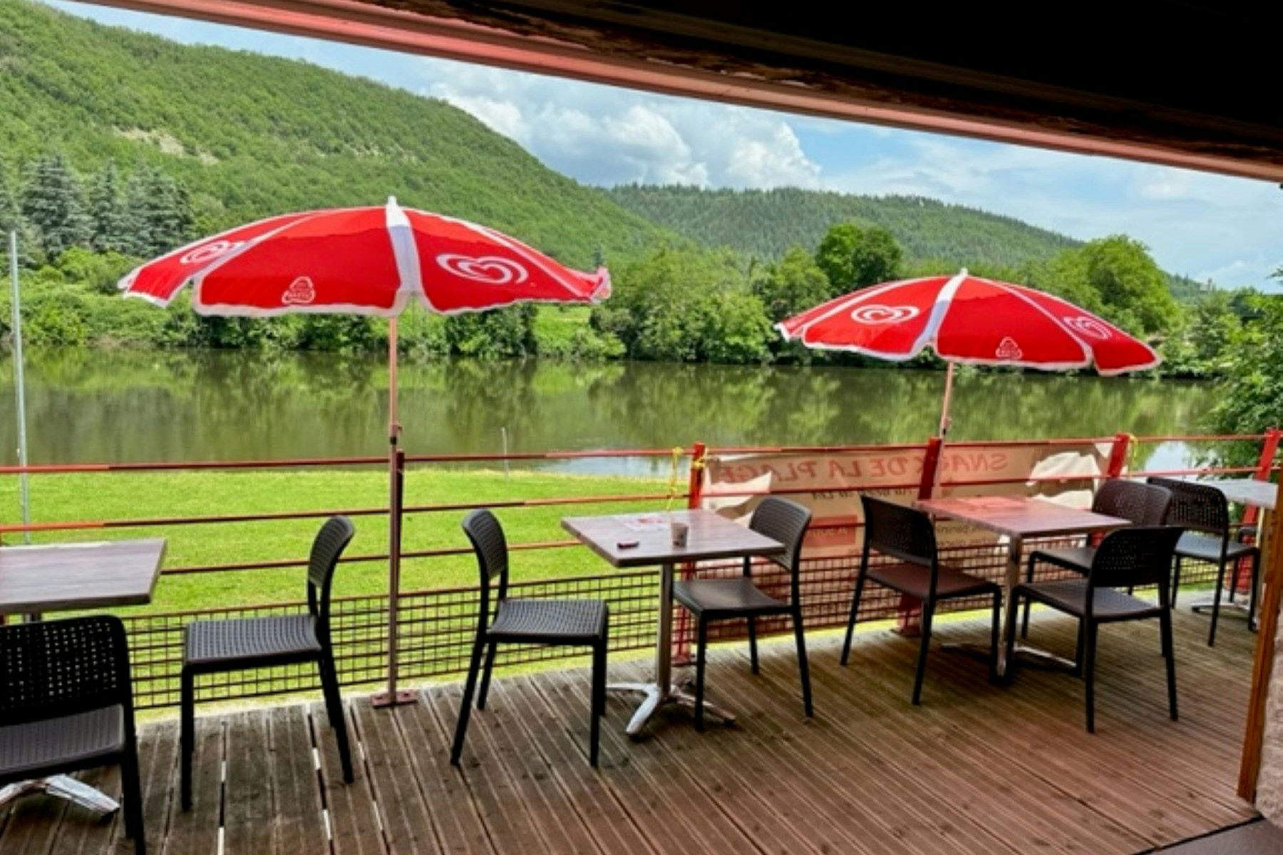 Camping de la Plage - Terrasse des Restaurants auf dem Campingplatz