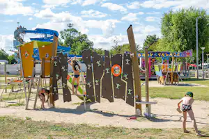 Camping de la Plaine Tonique - Spielplatz auf dem Campingplatz