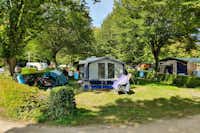 Camping de la Plaine Tonique - Wohnmobil- und  Wohnwagenstellplätze auf der Wiese