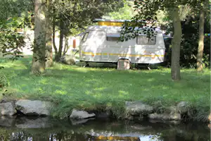 Camping de la Seuge - Wohnmobil- und Wohnwagenstellplätze am Ufer des Flusses