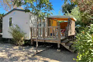 Camping de la Treille - Mobilheim mit Terrasse auf dem Campingplatz