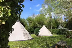 Camping de la Trye - Tipi Zelte auf dem Campingplatz