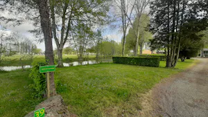 Onlycamp Camping de la Vègre - Standplätze auf dem Campingplatz