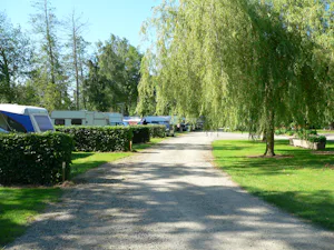 Onlycamp Camping de la Vègre - Standplätze auf dem Campingplatz