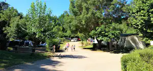 Camping de la Verdiere - Wohnmobil- und Wohnwagenstellplätze im Grünen auf dem Campingplatz