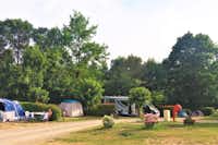 Camping de la Verdiere - Zeltplätze im Grünen auf dem Campingplatz