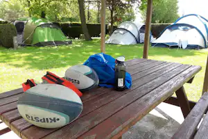 Camping de l'Abbatiale - Zeltplätze im Grünen auf dem Campingplatz