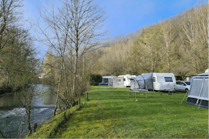 Camping de l'Ile - Standplätze direkt am Wasser