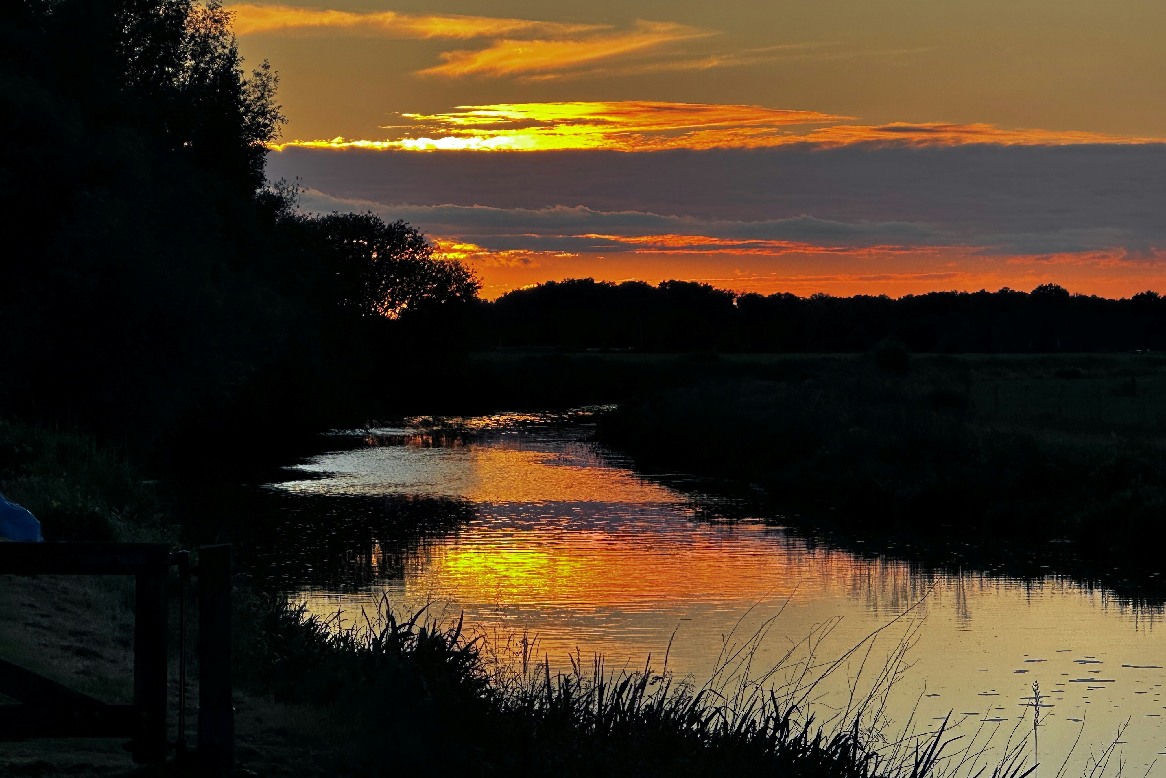 Camping De Linderbeek - Sonnenuntergang über dem Wasser