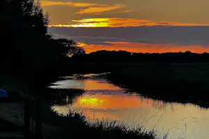 Camping De Linderbeek - Sonnenuntergang über dem Wasser
