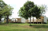 Camping de l’Orangerie - Mobilheim mit Veranda auf dem Campingplatz