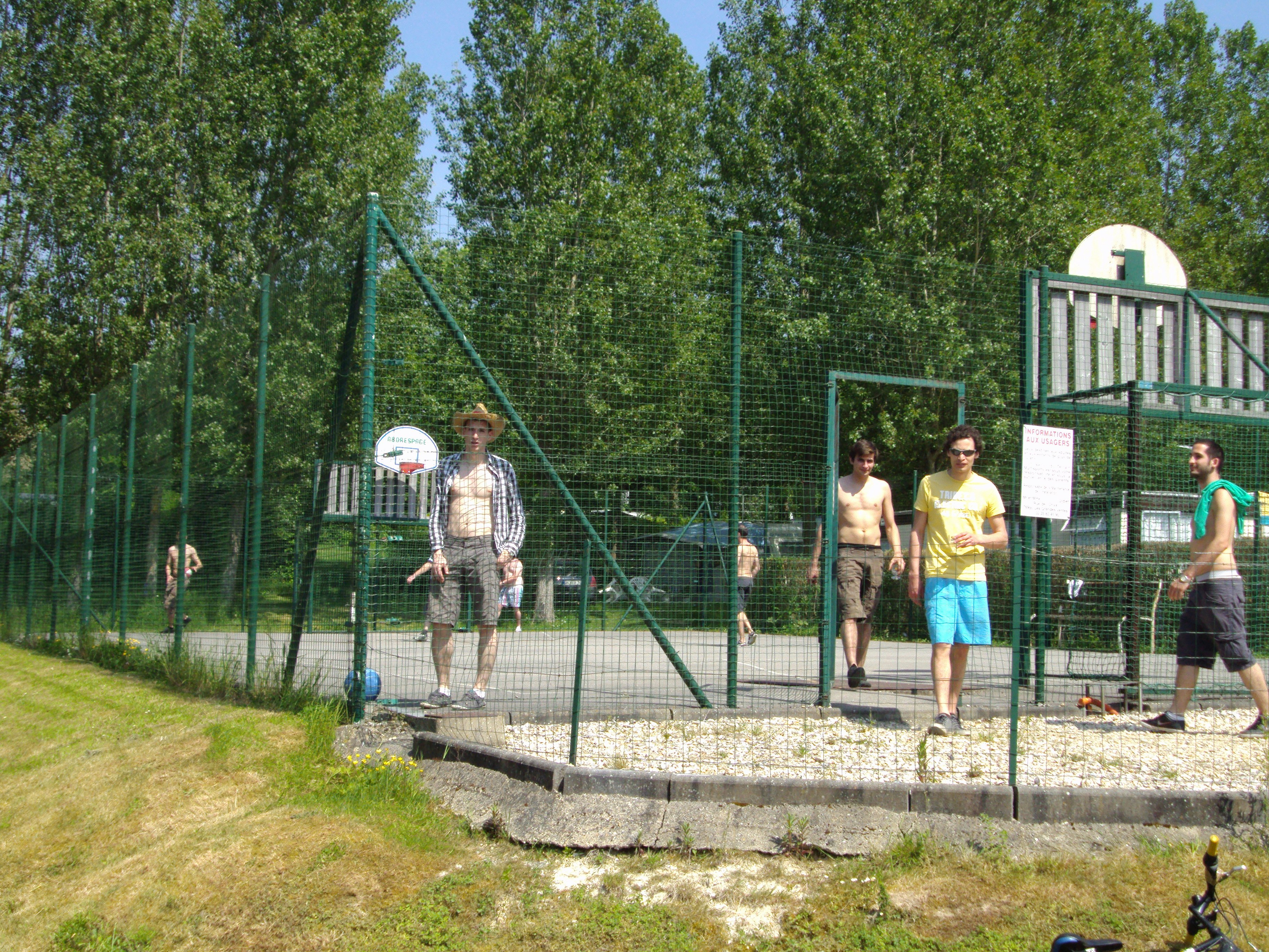 Camping de l'Orival - Sportplatz auf dem Campingplatz