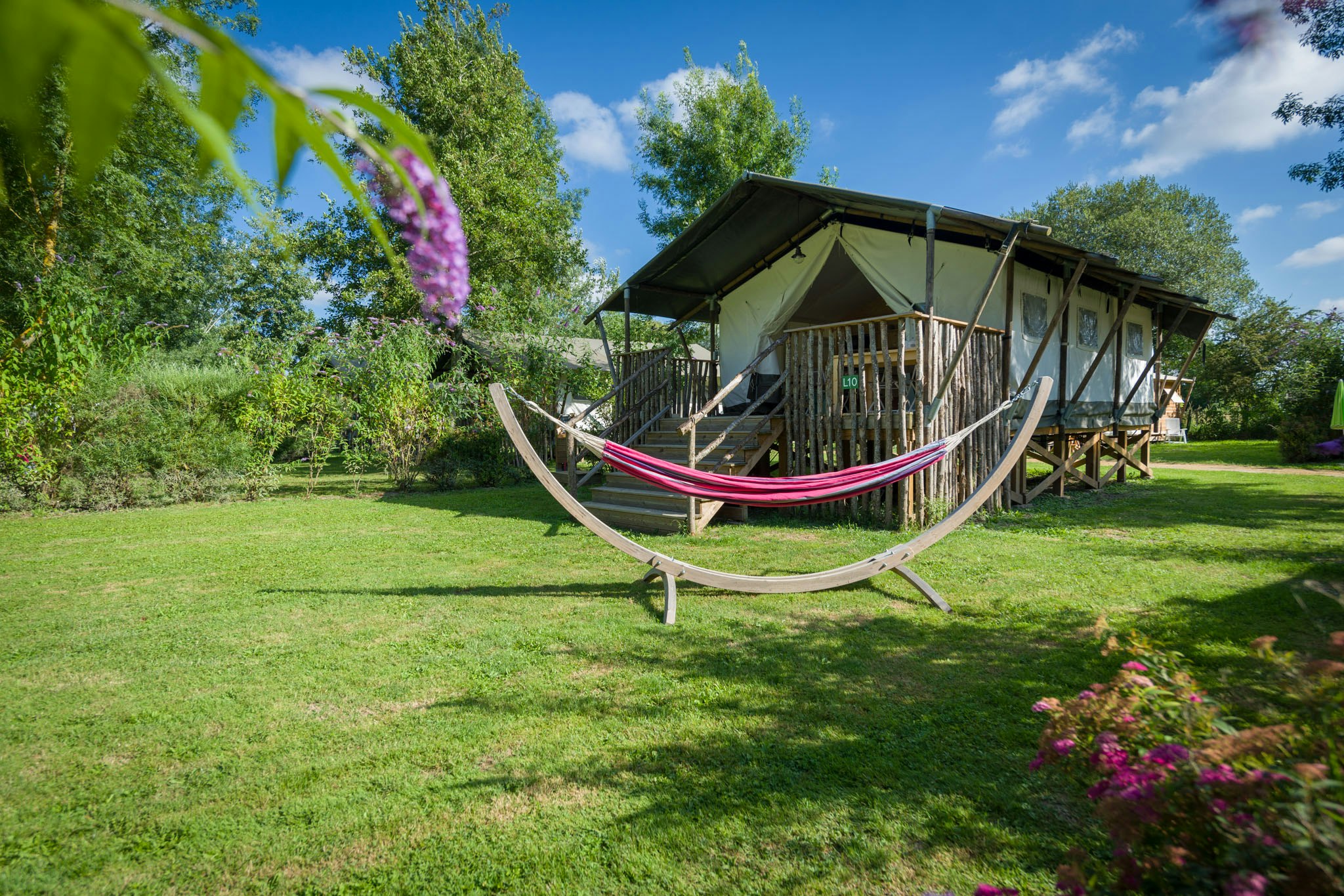 Sites et Paysages Camping de l'Etang - Mobilheim mit Terrasse und Hängematte auf dem Campingplatz