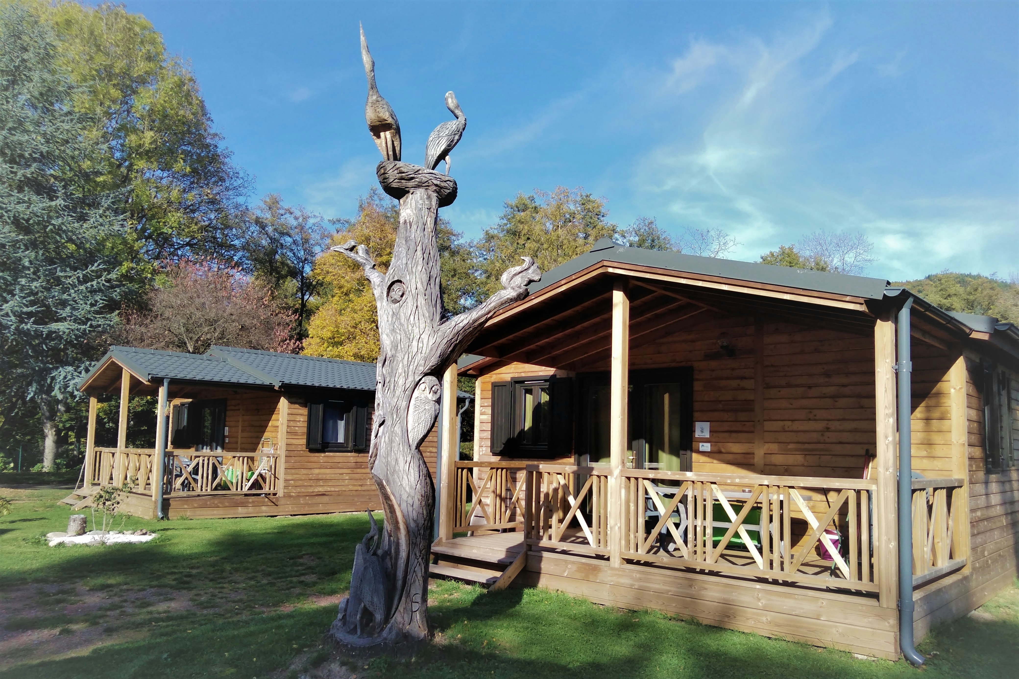 Camping de Masevaux - Mietunterkünfte mit überdachten Terrassen 