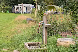 Camping De Meene - Blick auf die Standplatzwiese auf dem Campingplatz