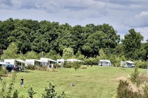 Recreatiepark de Meibeek - Standplatzwiese auf dem Campingplatz