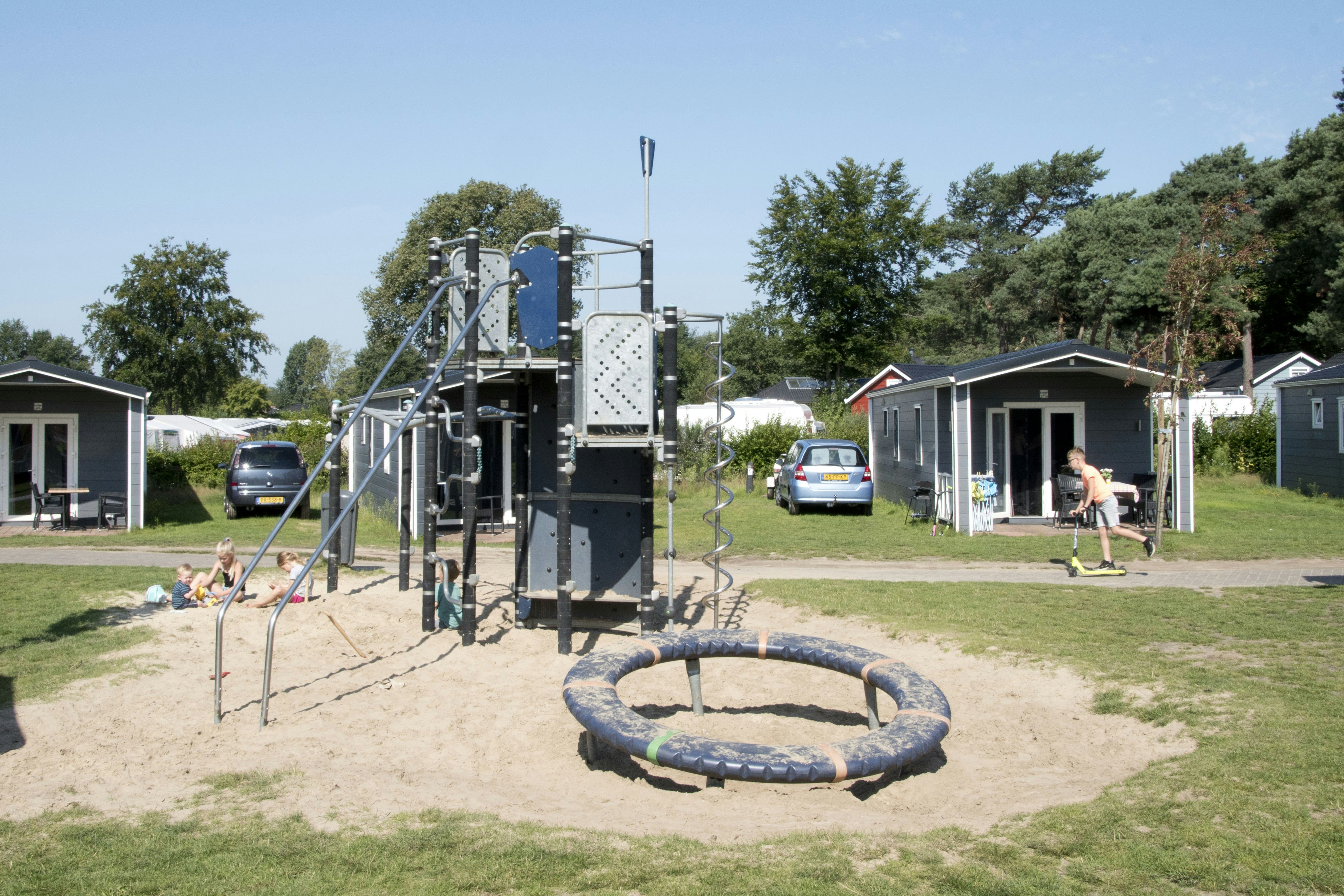 Camping De Molenhof - Spielplatz und Mobilheime auf dem Campingplatz
