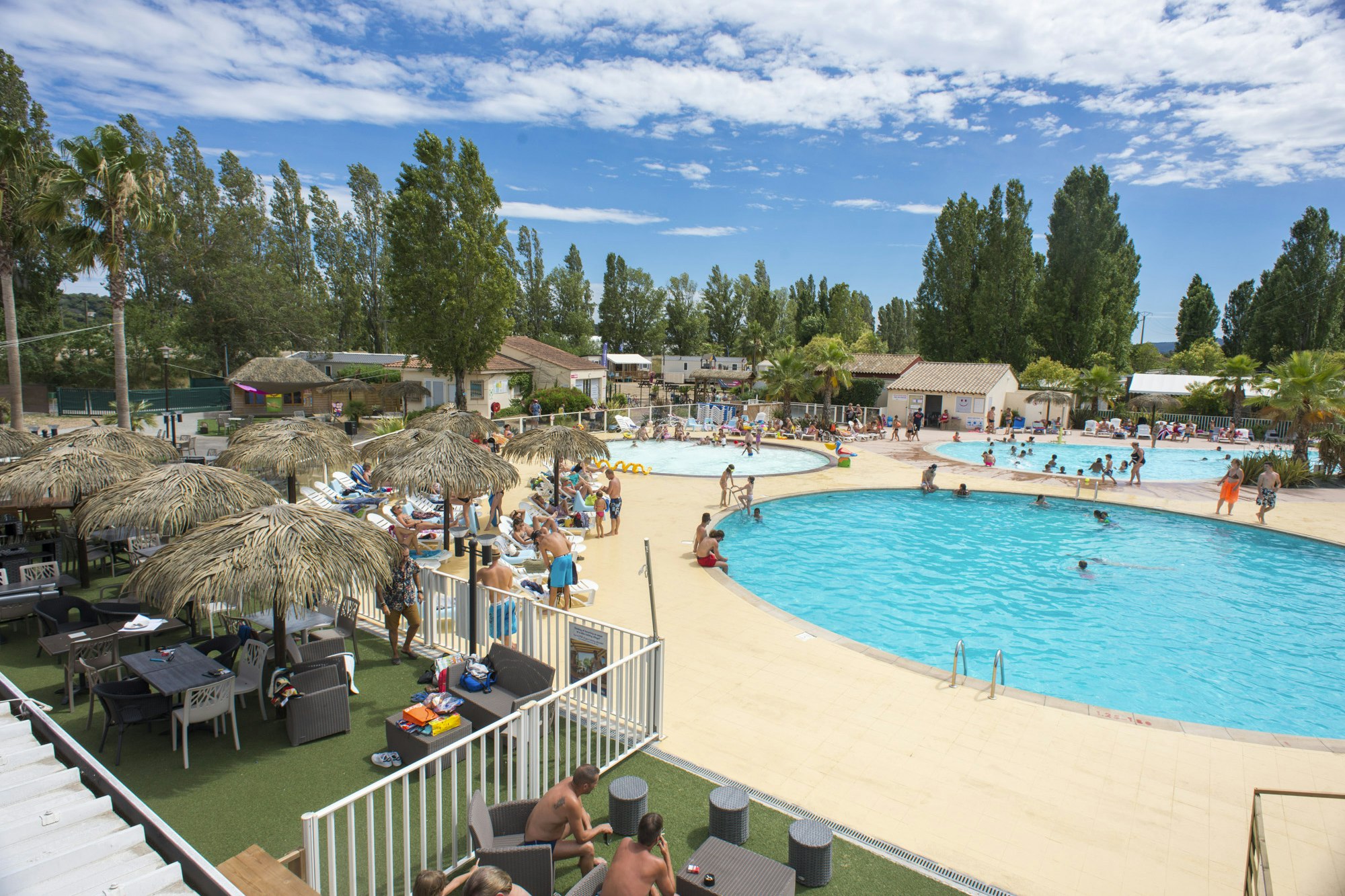 Camping De Montourey - Poollandschaft auf dem Campingplatz