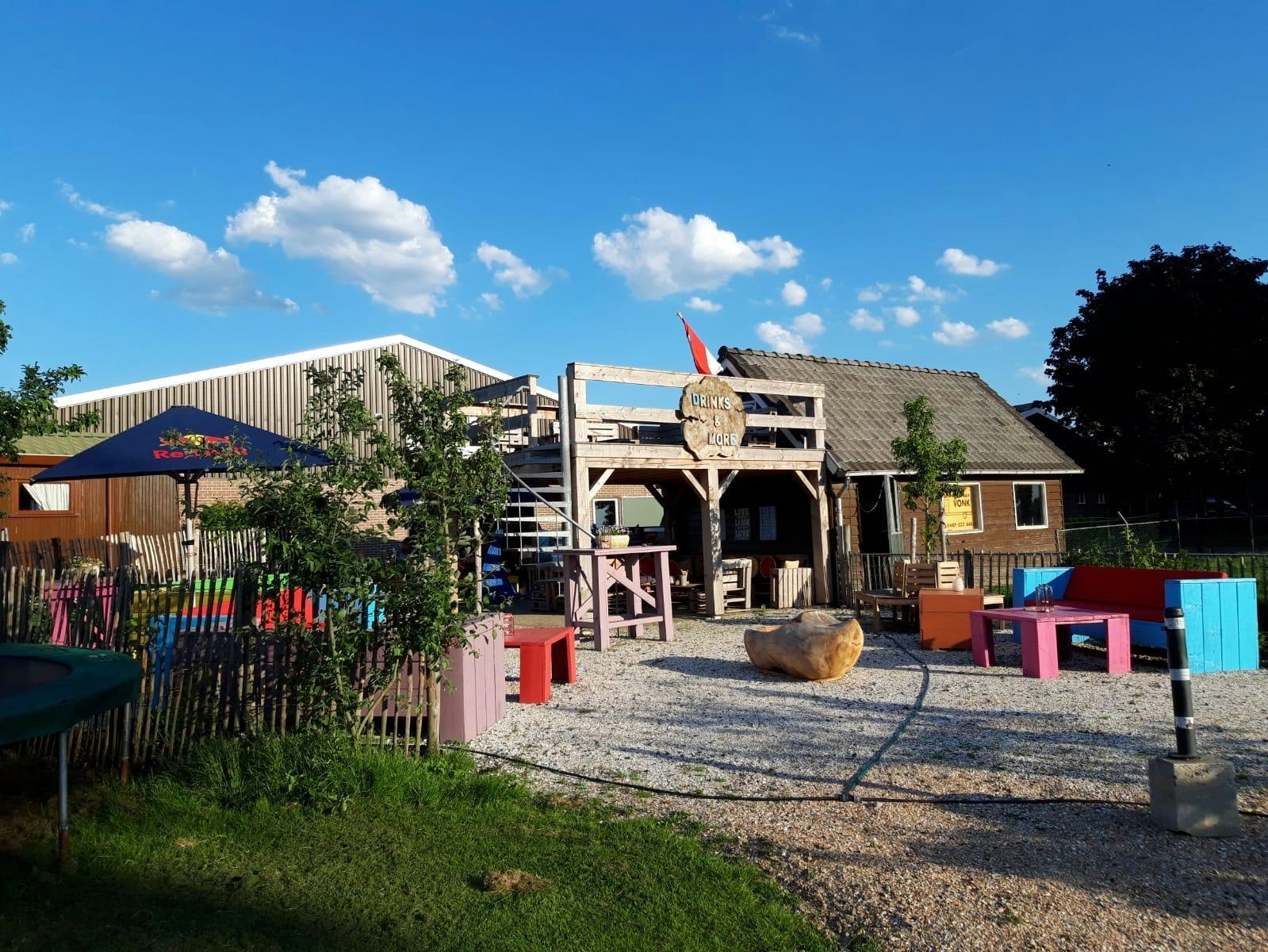 Camping De Muk - Terrasse auf dem Campingplatz