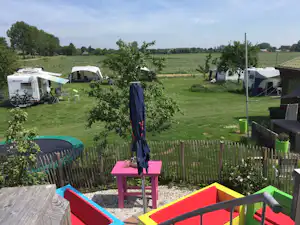 Camping De Muk - Wohnmobil- und Wohnwagenstandplätze auf der Wiese