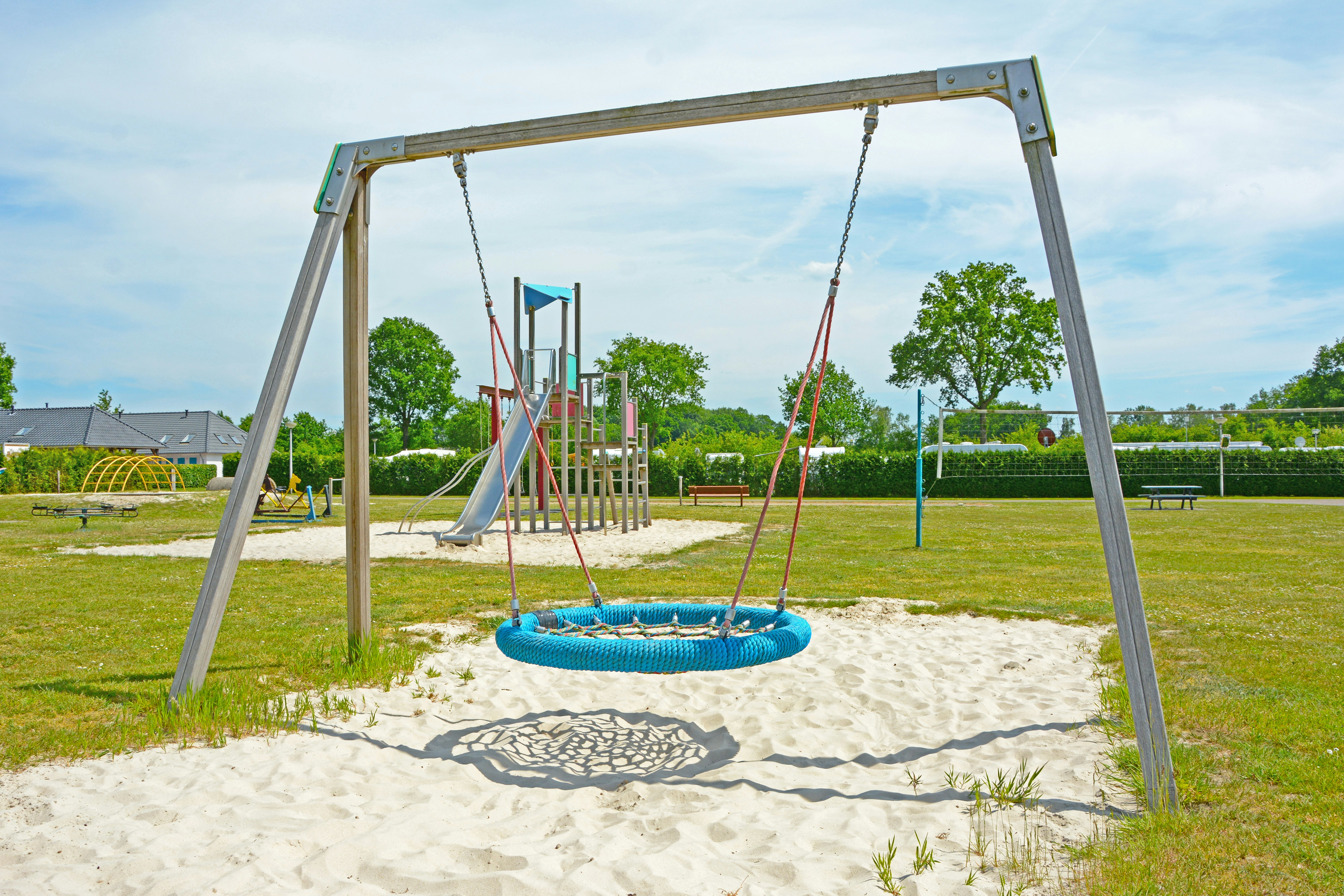 Camping De Mussenkamp  - Schaukel auf dem Spielplatz vom Campingplatz