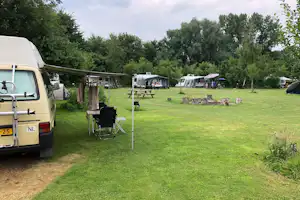 Camping De Nachtegaal - Stellplätze auf dem Campingplatz
