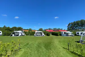 Camping De Nesse - Stellplätze auf dem Campingplatz