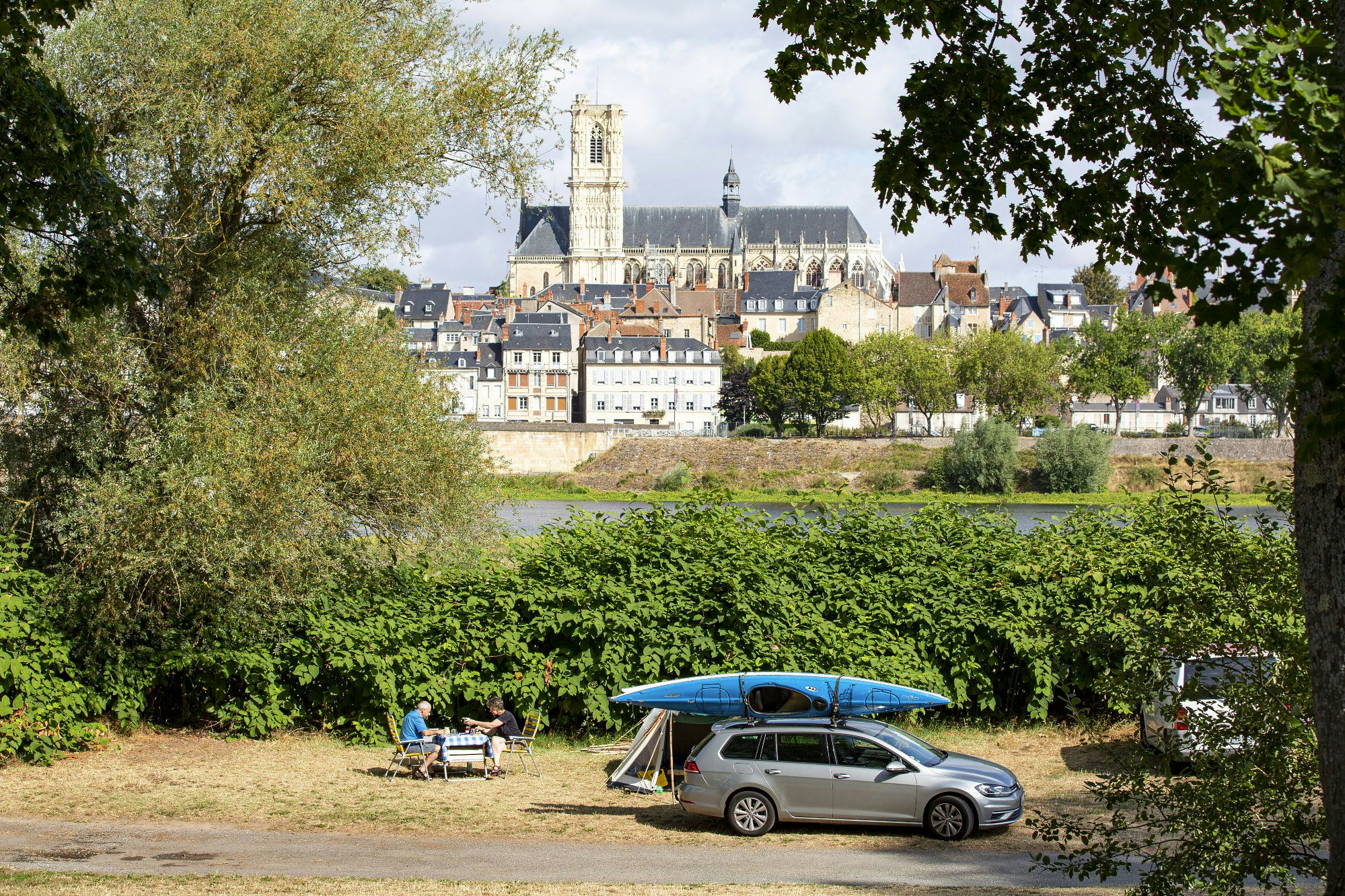 Camping de Nevers - Standplätze auf dem Campingplatz