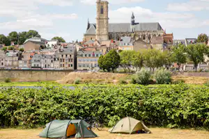 Camping de Nevers - Zeltplätze auf dem Campingplatz