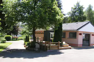 Camping De Noirrupt - JP Vacances - Außenansicht des Sanitärgebäudes