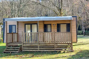 Camping l'Agrion Bleu - Mobilheim mit Terrasse auf dem Campingplatz