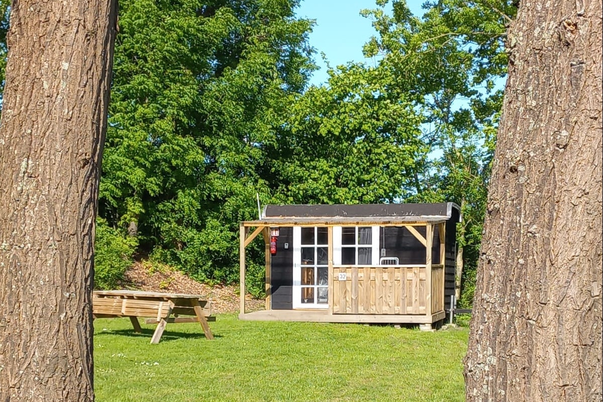 Camping de Noorde  - Mobilheim mit Terrasse auf dem Campingplatz