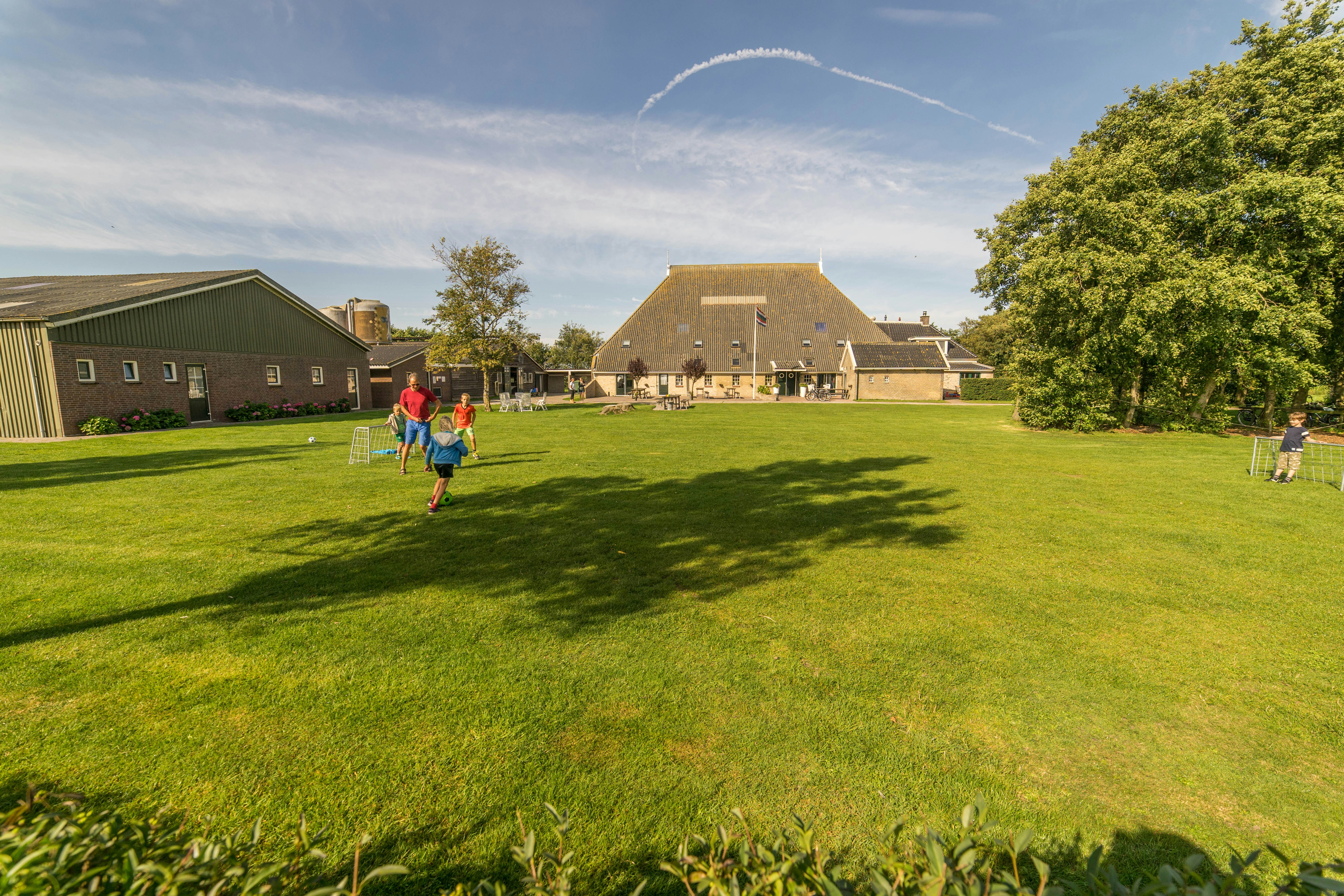Camping De Oorsprong - Fußballwiese auf dem Campingplatz