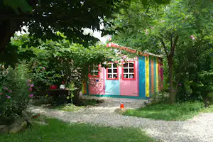 Camping De Oude Wilg - Spielhäuschen für Kinder im Grünen