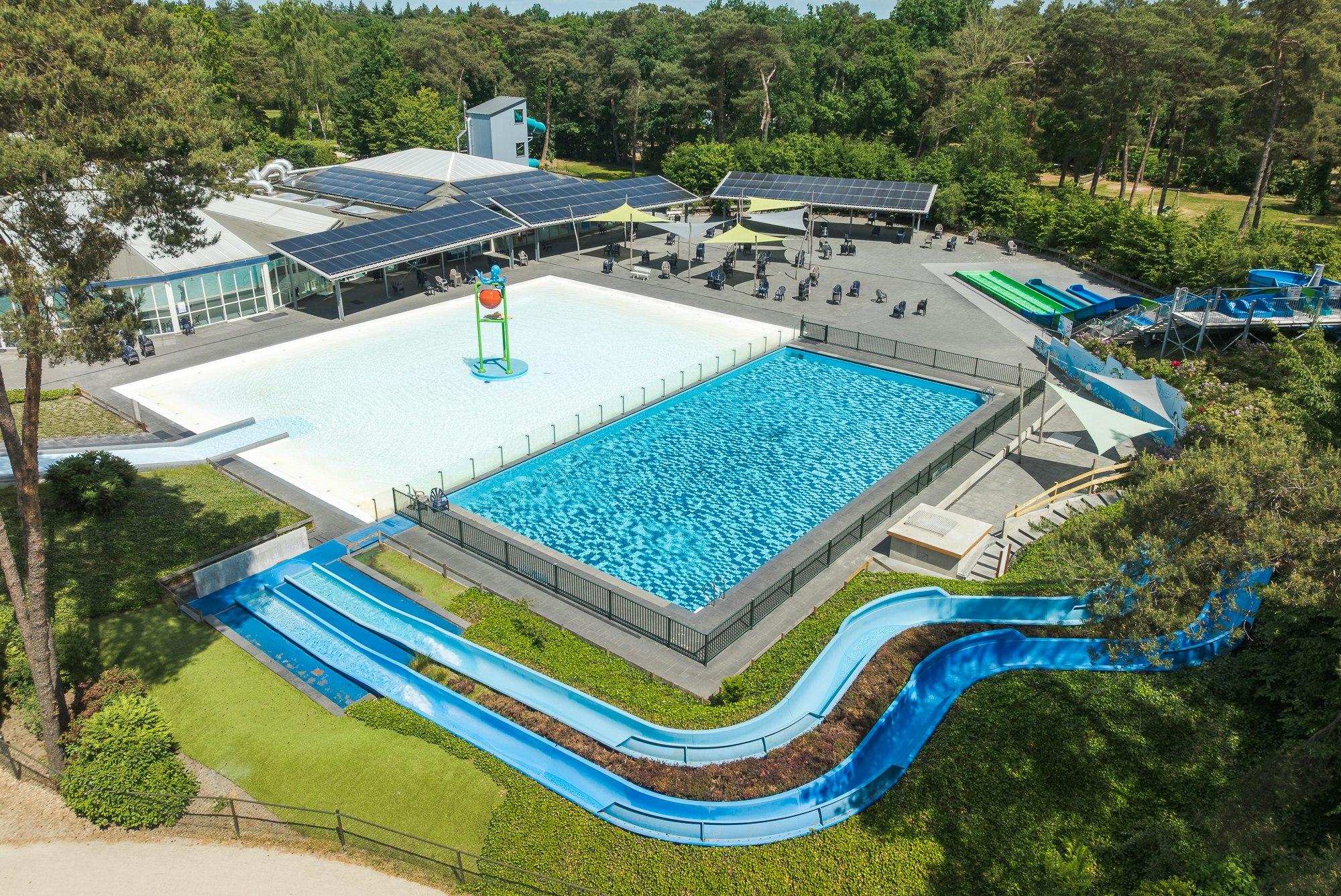 Camping De Paal  - Rutschen im Wasserpark des Campingplatzes