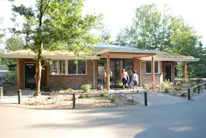 Camping De Pampel - Sanitärgebäude des Campingplatzes