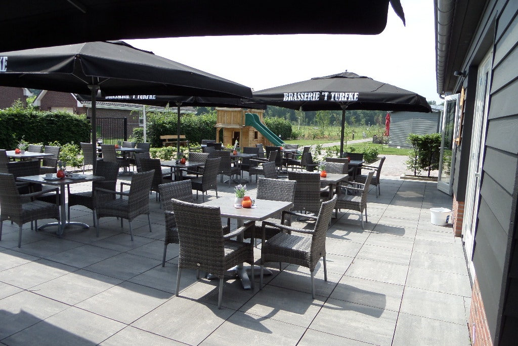 Camping de Peelpoort - Terrasse des Restaurants auf dem Campingplatz