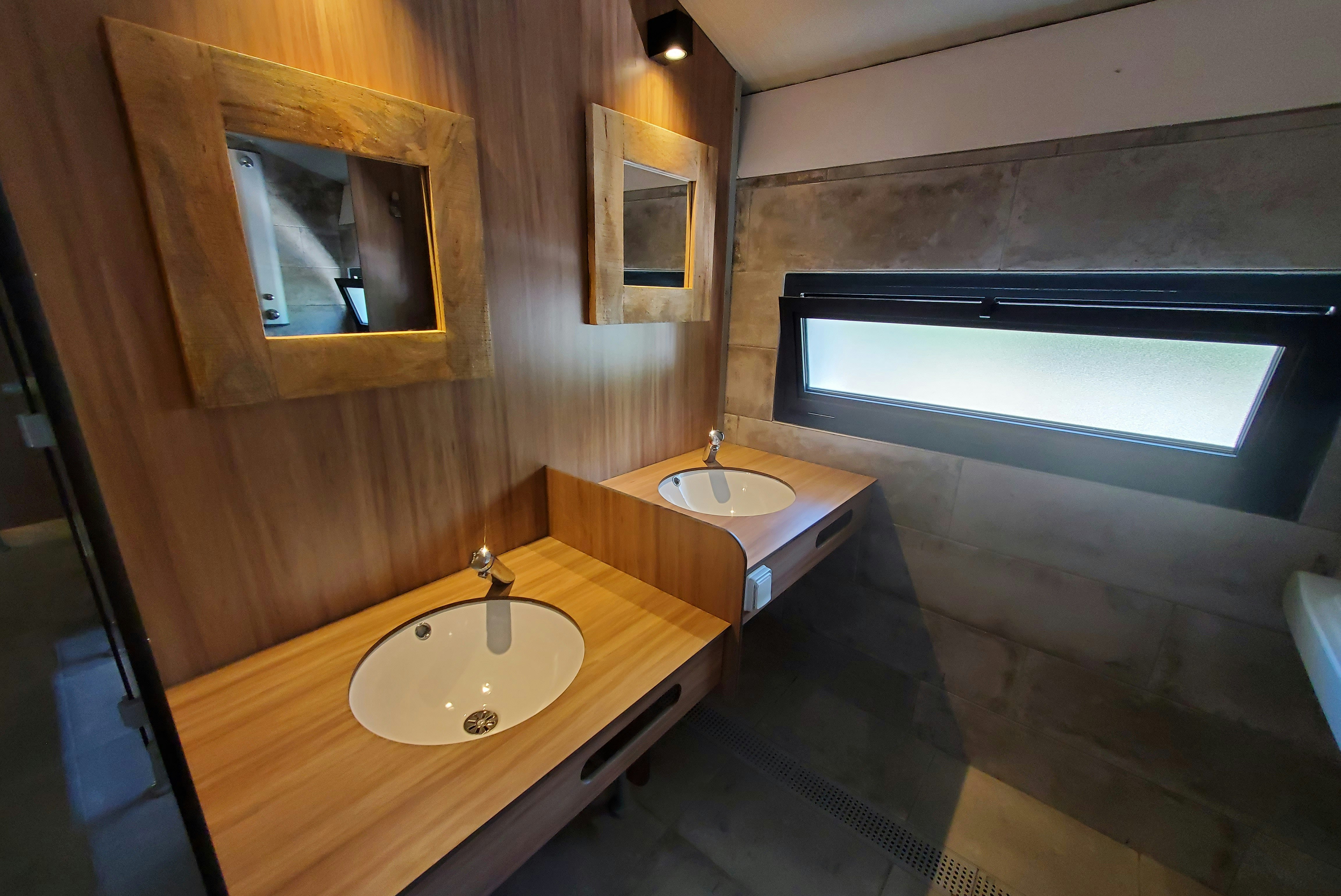 Camping De Peyroche  - Innenansicht des Sanitärgebäudes