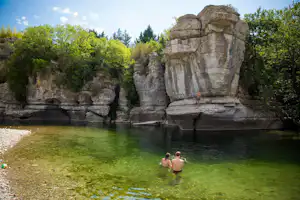 Camping De Peyroche - Camper baden in malerischer Natur