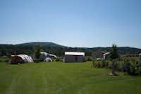 Camping De Regenboog - Zeltplätze im Grünen auf dem Campingplatz