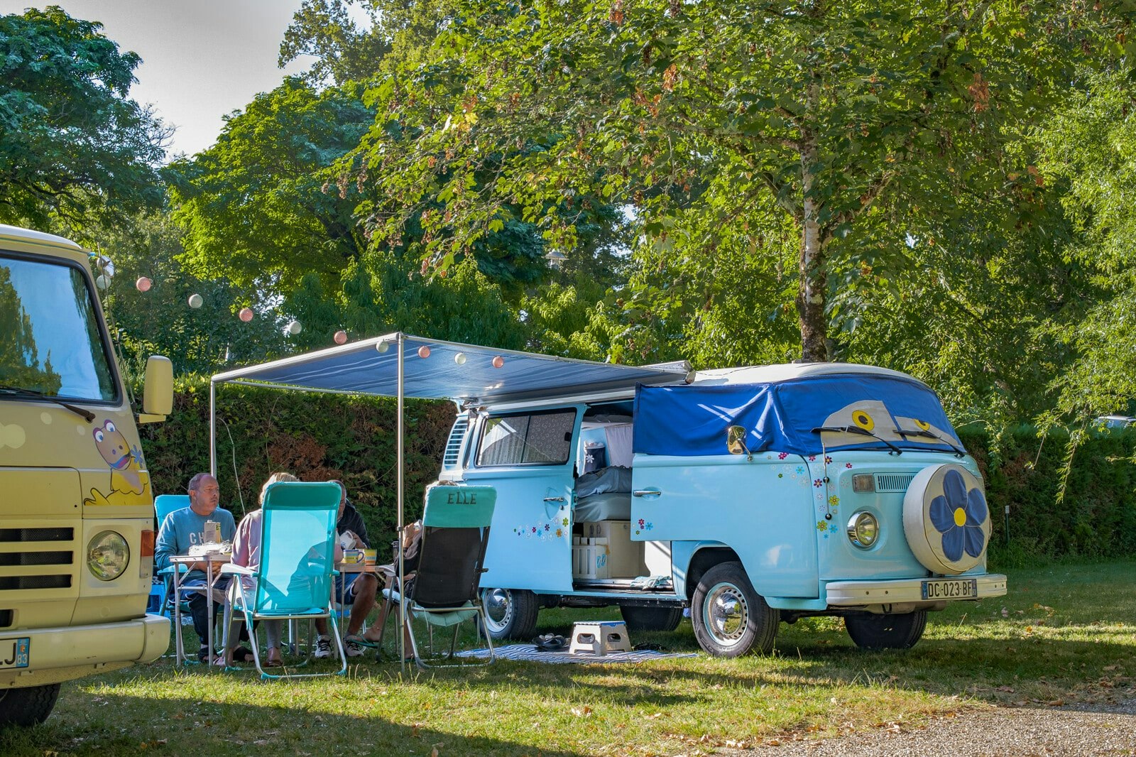 Onlycamp Camping du Lac  Camping de Roybon - Bulli auf Standplatz auf dem Campingplatz